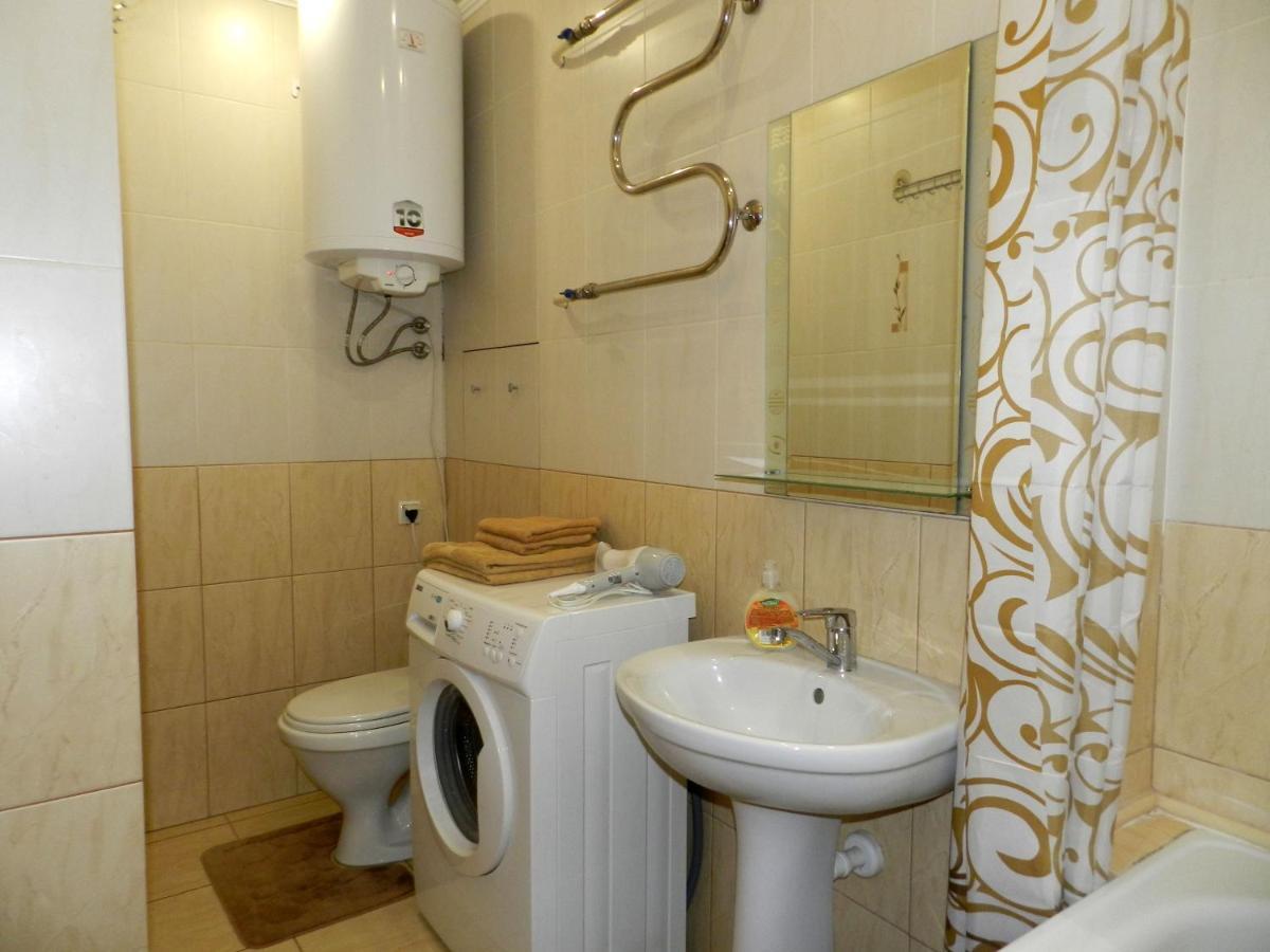 1-Room Luxury Apartment On Sobornyi Avenue 170-V, By Grandhome Zaporizhia Esterno foto